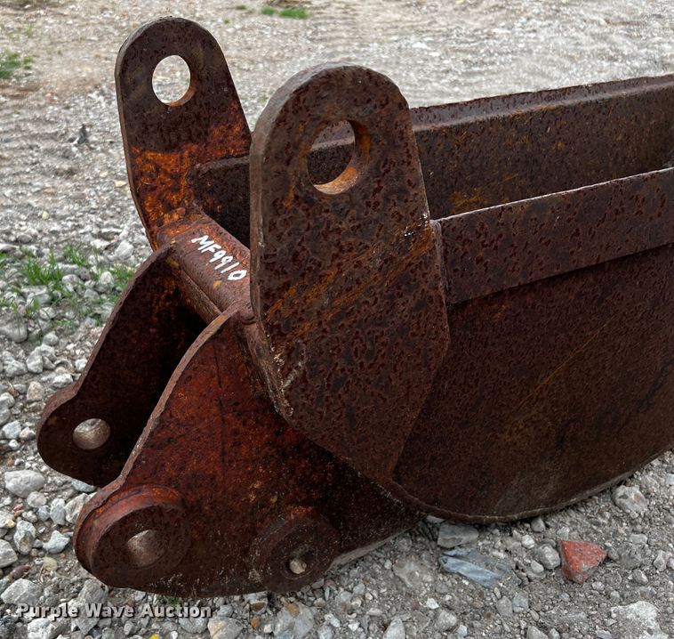 image for item MF9910 (6) backhoe buckets