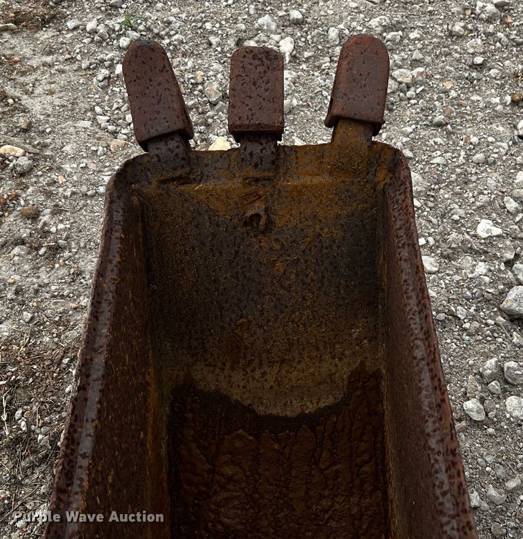 image for item MF9910 (6) backhoe buckets