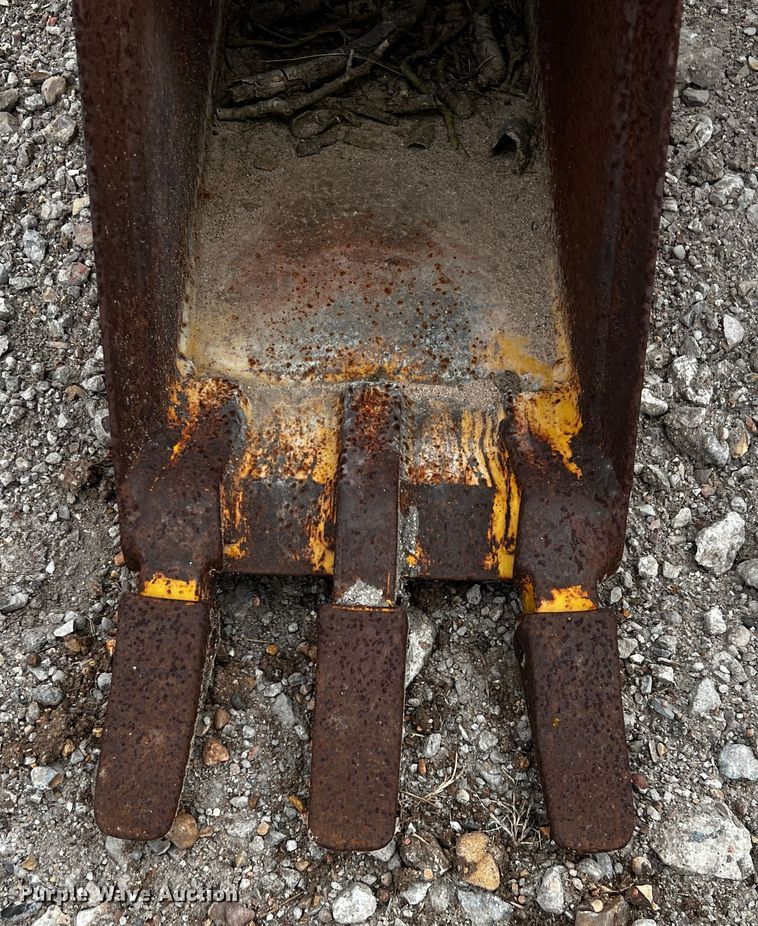 image for item MF9910 (6) backhoe buckets