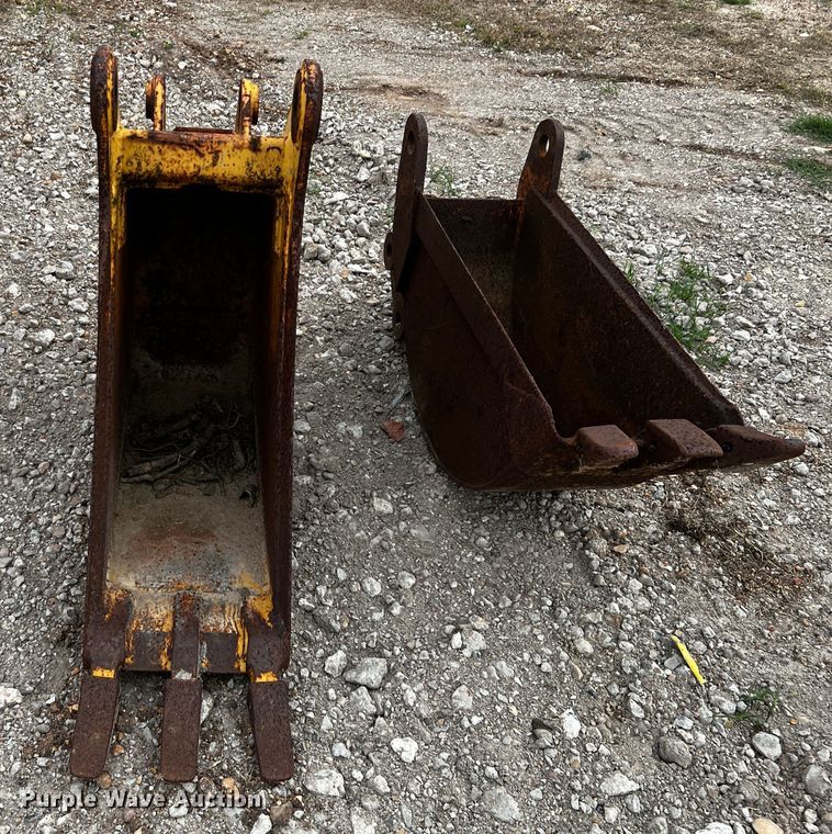 image for item MF9910 (6) backhoe buckets