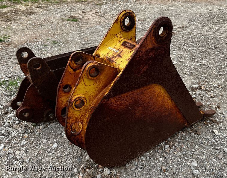 image for item MF9910 (6) backhoe buckets