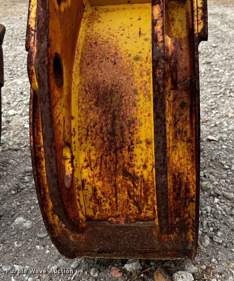 image for item MF9910 (6) backhoe buckets