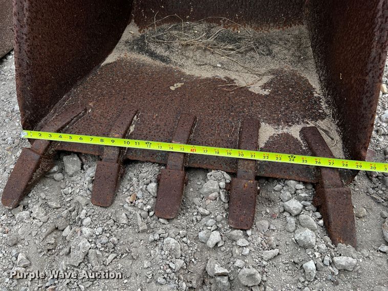 image for item MF9910 (6) backhoe buckets