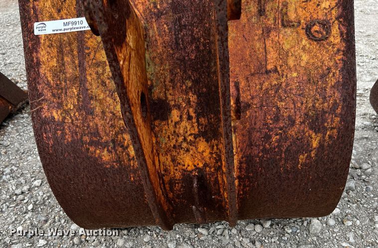 image for item MF9910 (6) backhoe buckets