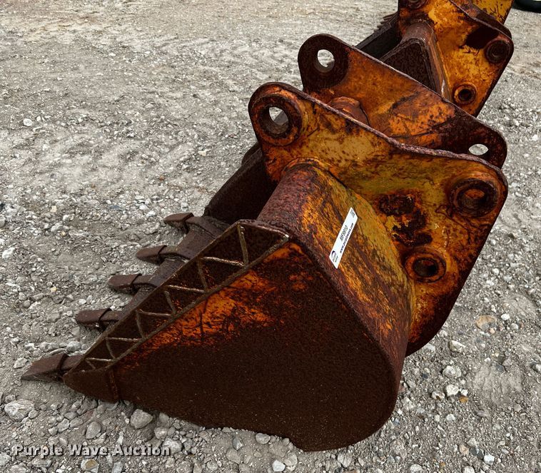 image for item MF9910 (6) backhoe buckets