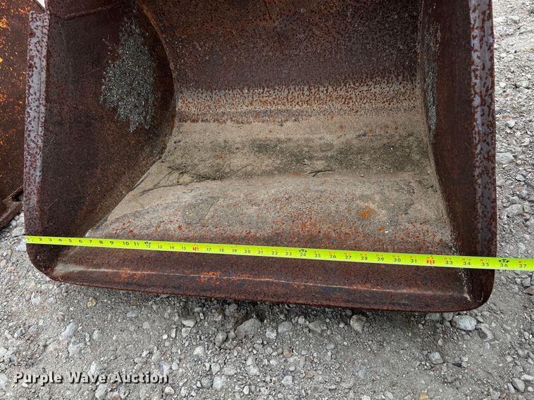 image for item MF9910 (6) backhoe buckets