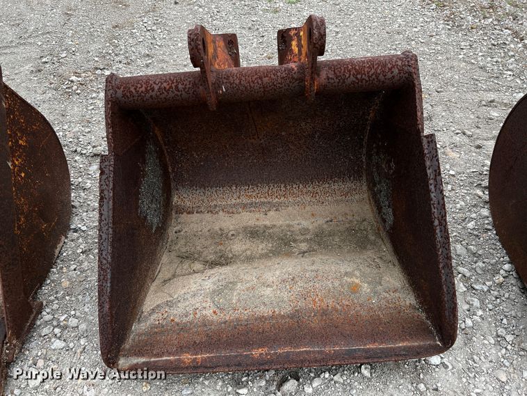 image for item MF9910 (6) backhoe buckets