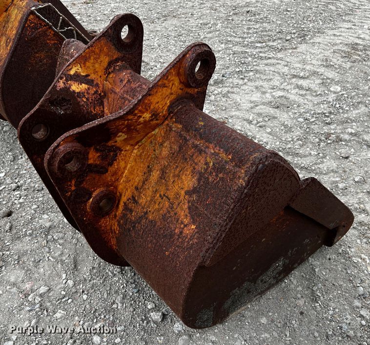 image for item MF9910 (6) backhoe buckets