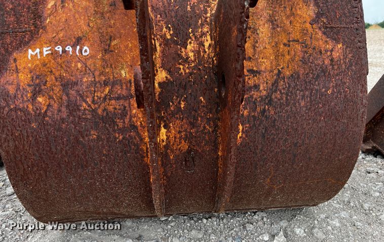 image for item MF9910 (6) backhoe buckets