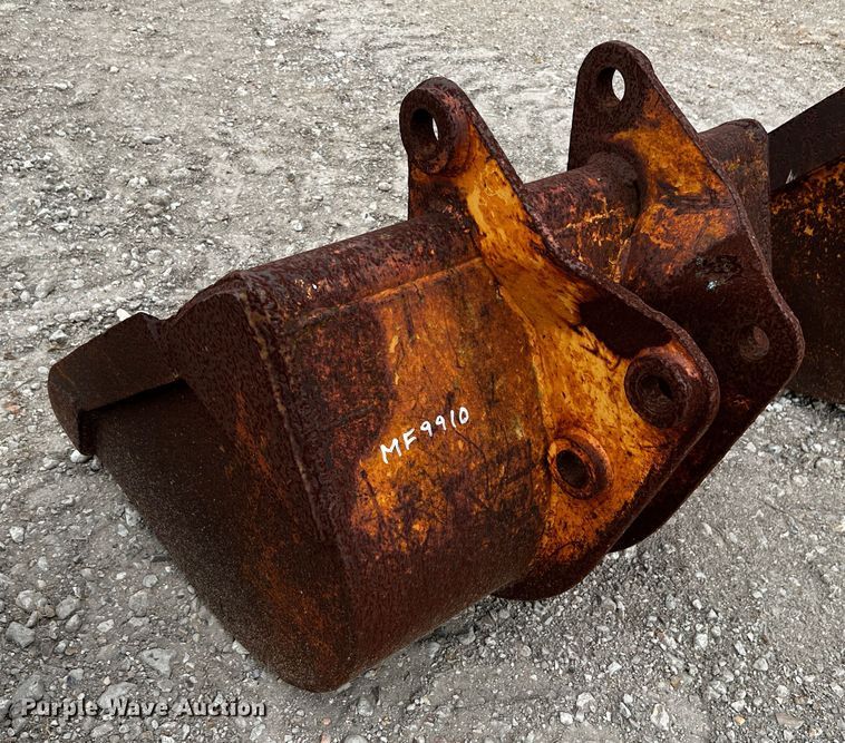 image for item MF9910 (6) backhoe buckets