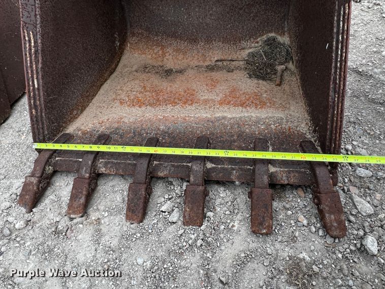 image for item MF9910 (6) backhoe buckets