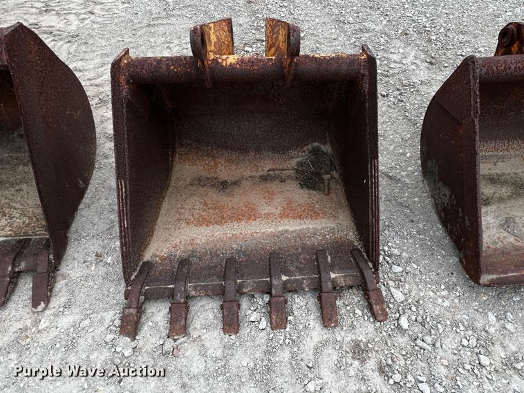 image for item MF9910 (6) backhoe buckets