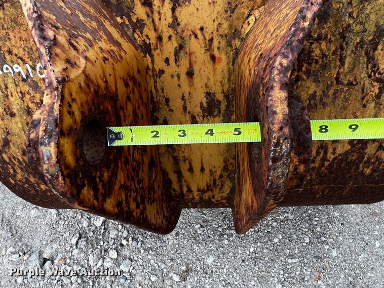 image for item MF9910 (6) backhoe buckets