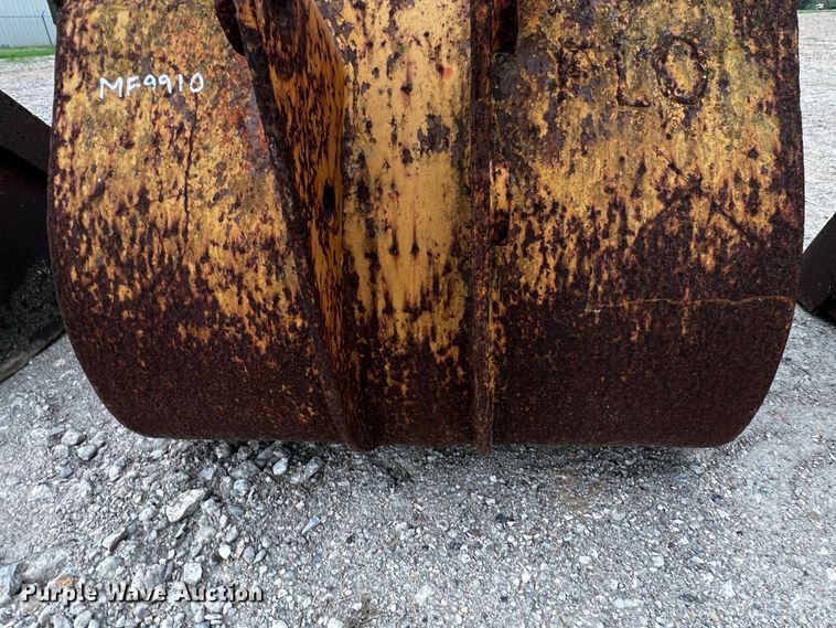 image for item MF9910 (6) backhoe buckets