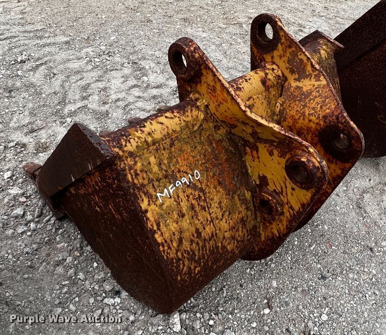 image for item MF9910 (6) backhoe buckets