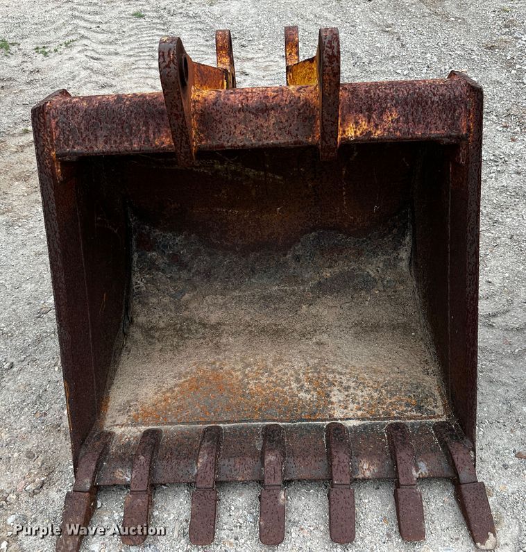 image for item MF9910 (6) backhoe buckets