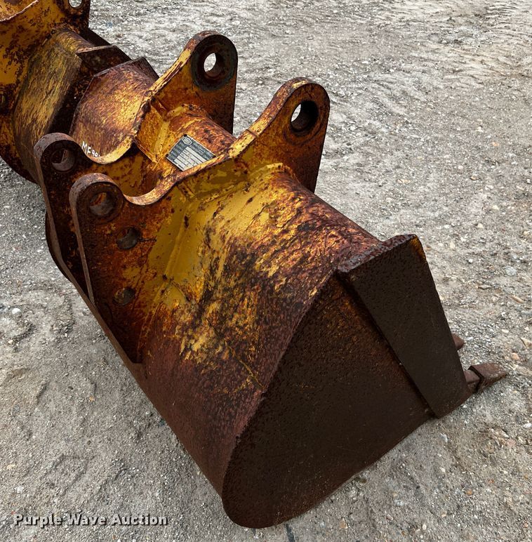 image for item MF9910 (6) backhoe buckets