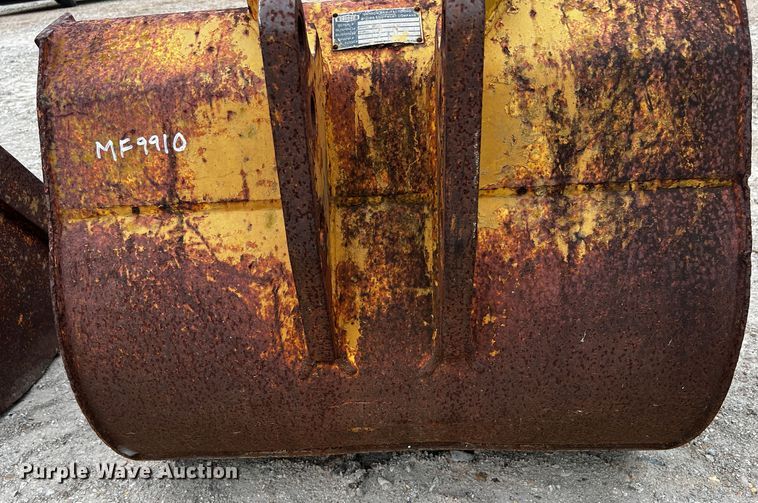 image for item MF9910 (6) backhoe buckets