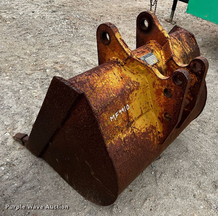 image for item MF9910 (6) backhoe buckets