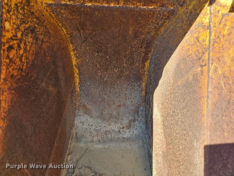 image for item MI9442 24" W excavator bucket