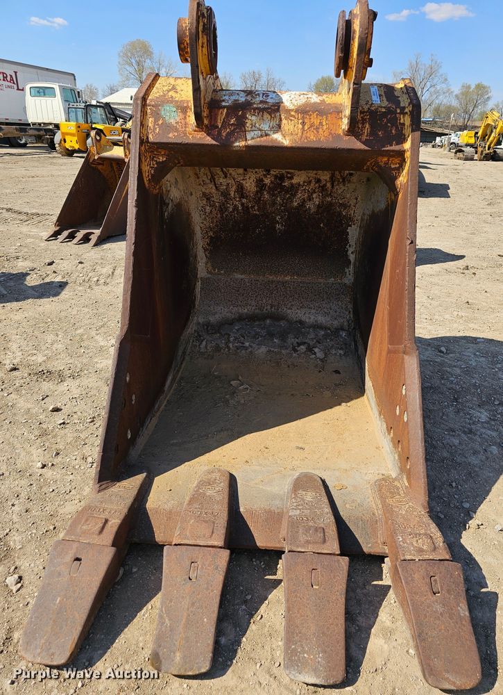 image for item MI9443 John Deere  44" W excavator bucket