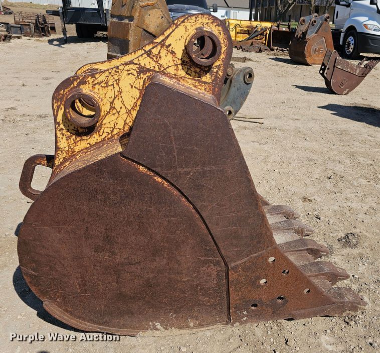 image for item MI9444 36" W excavator bucket