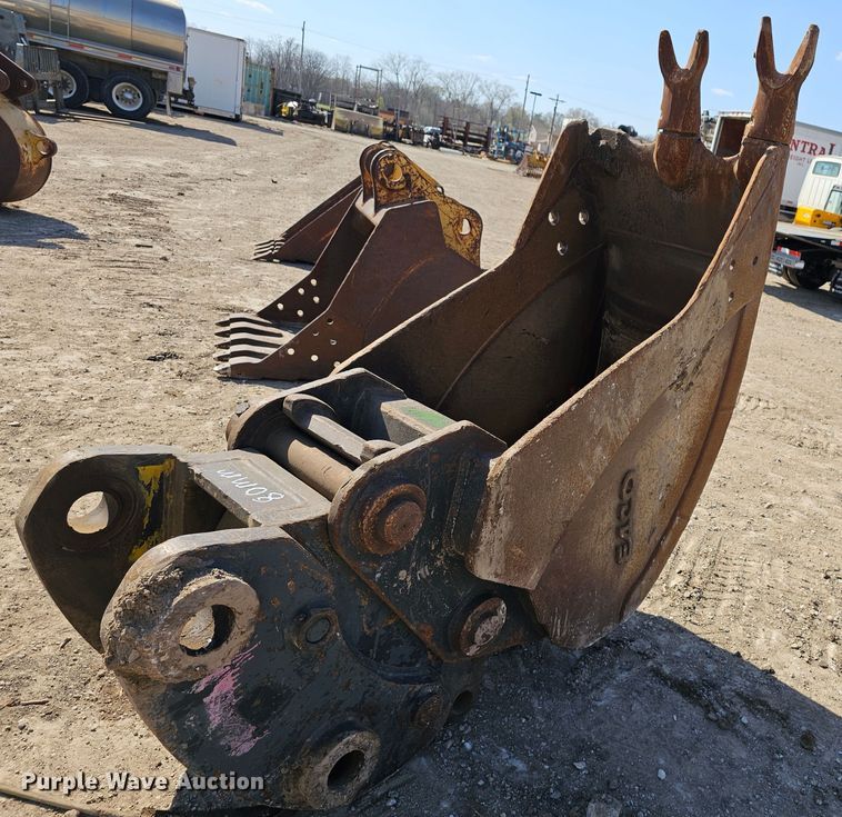 image for item MI9445 Esco  26" W excavator bucket with quick coupler