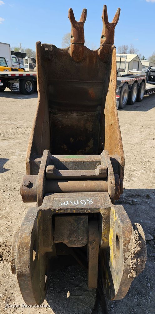 image for item MI9445 Esco  26" W excavator bucket with quick coupler