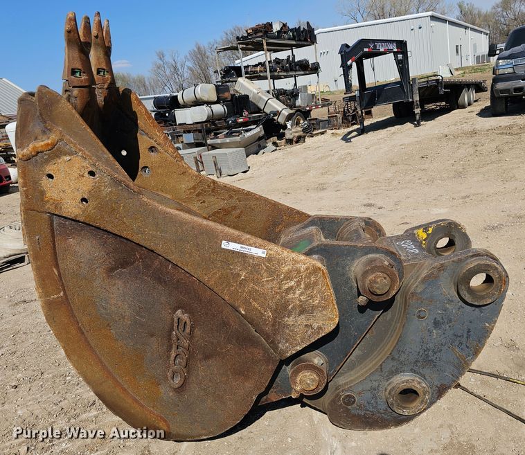 image for item MI9445 Esco  26" W excavator bucket with quick coupler