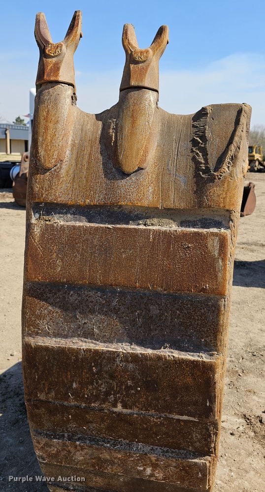 image for item MI9445 Esco  26" W excavator bucket with quick coupler