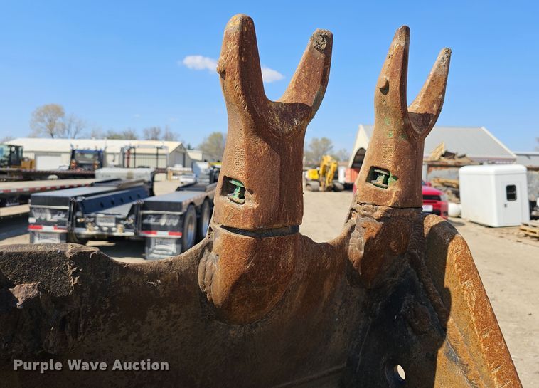 image for item MI9445 Esco  26" W excavator bucket with quick coupler