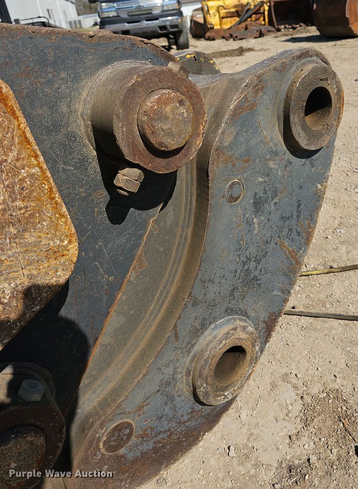 image for item MI9445 Esco  26" W excavator bucket with quick coupler