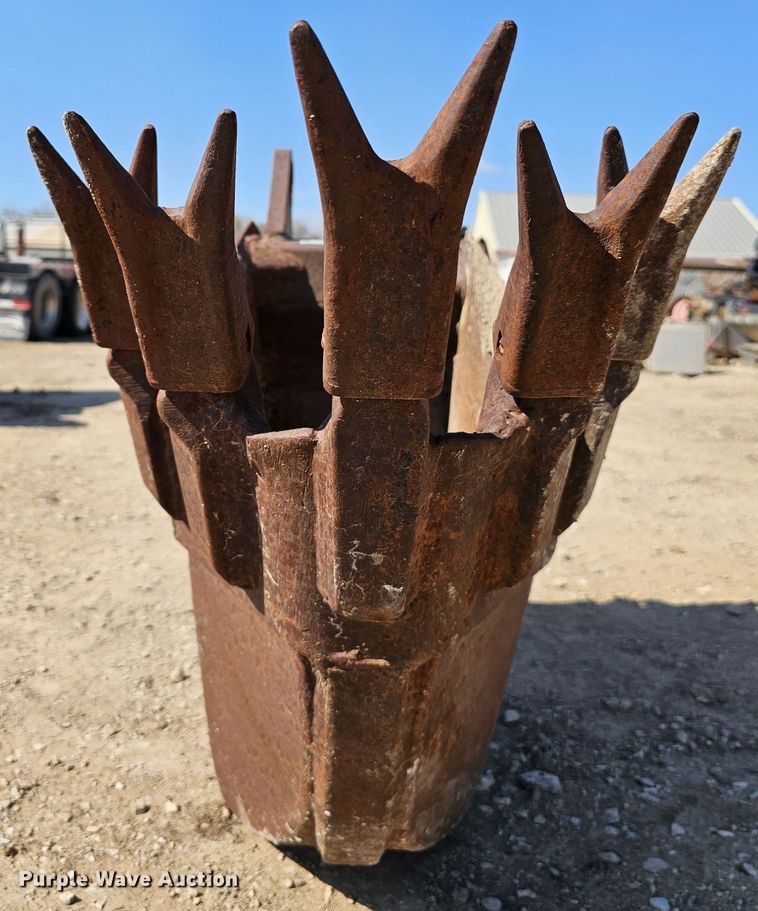 image for item MI9446 16" W backhoe bucket