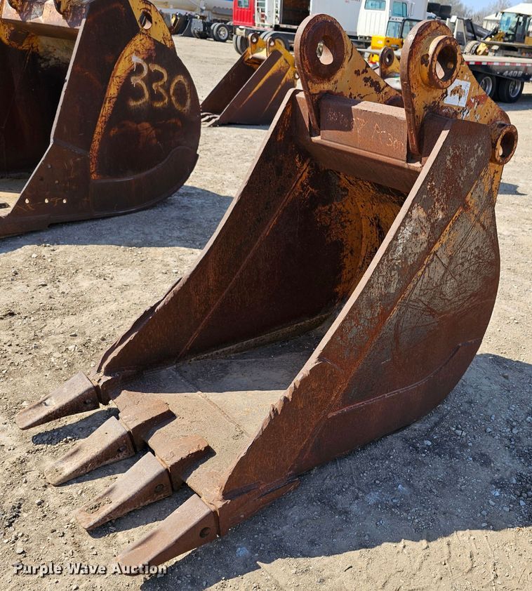 image for item MI9447 32" W excavator bucket