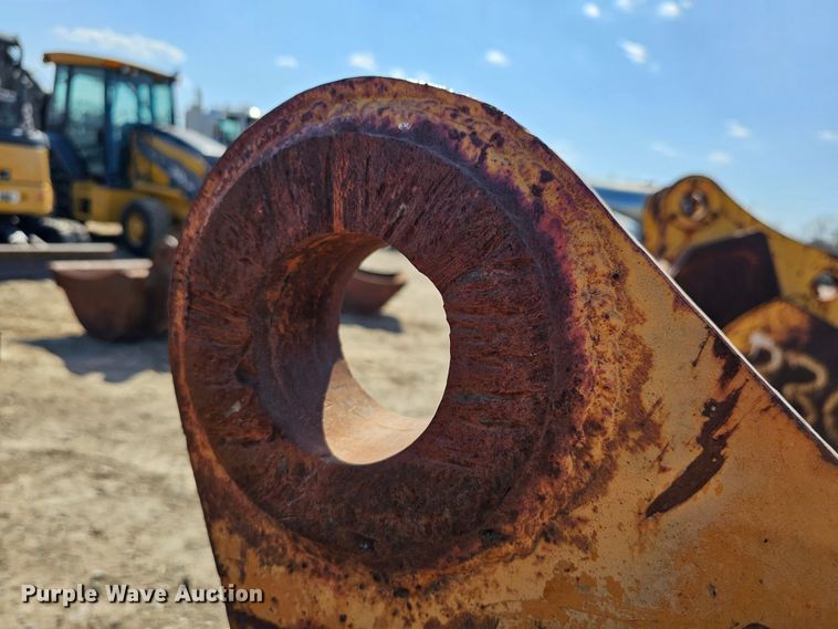 image for item MI9447 32" W excavator bucket