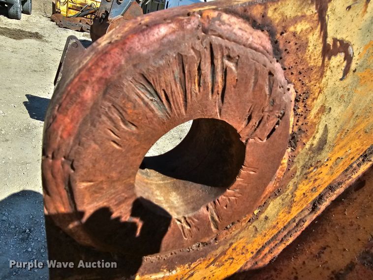 image for item MI9447 32" W excavator bucket