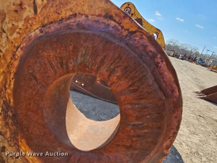 image for item MI9447 32" W excavator bucket