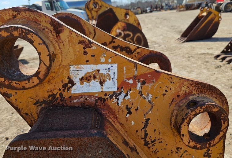 image for item MI9447 32" W excavator bucket