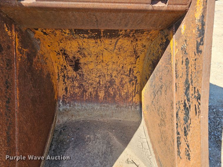 image for item MI9447 32" W excavator bucket