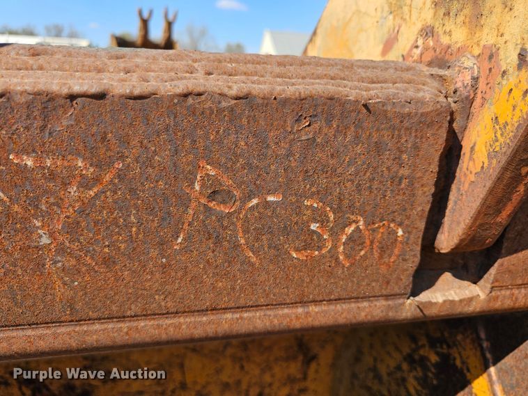 image for item MI9447 32" W excavator bucket