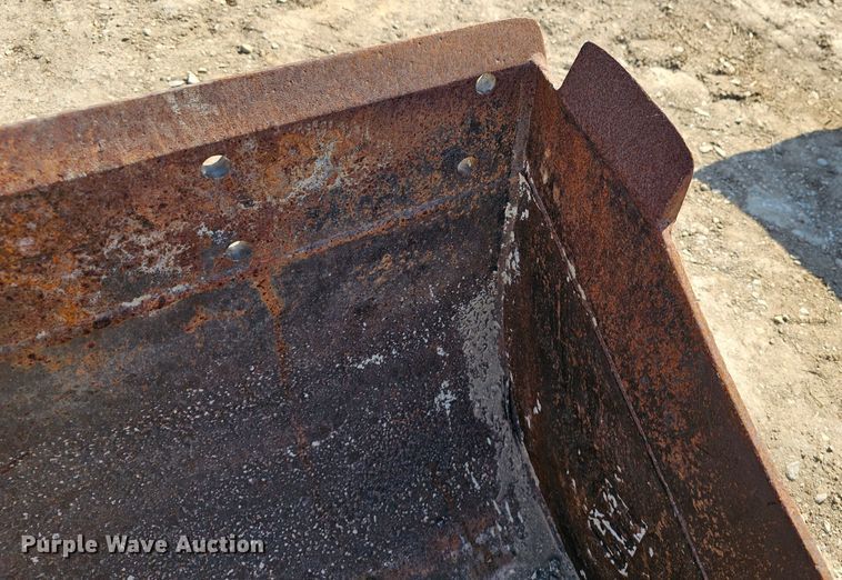 image for item MI9450 Caterpillar  35" W excavator bucket