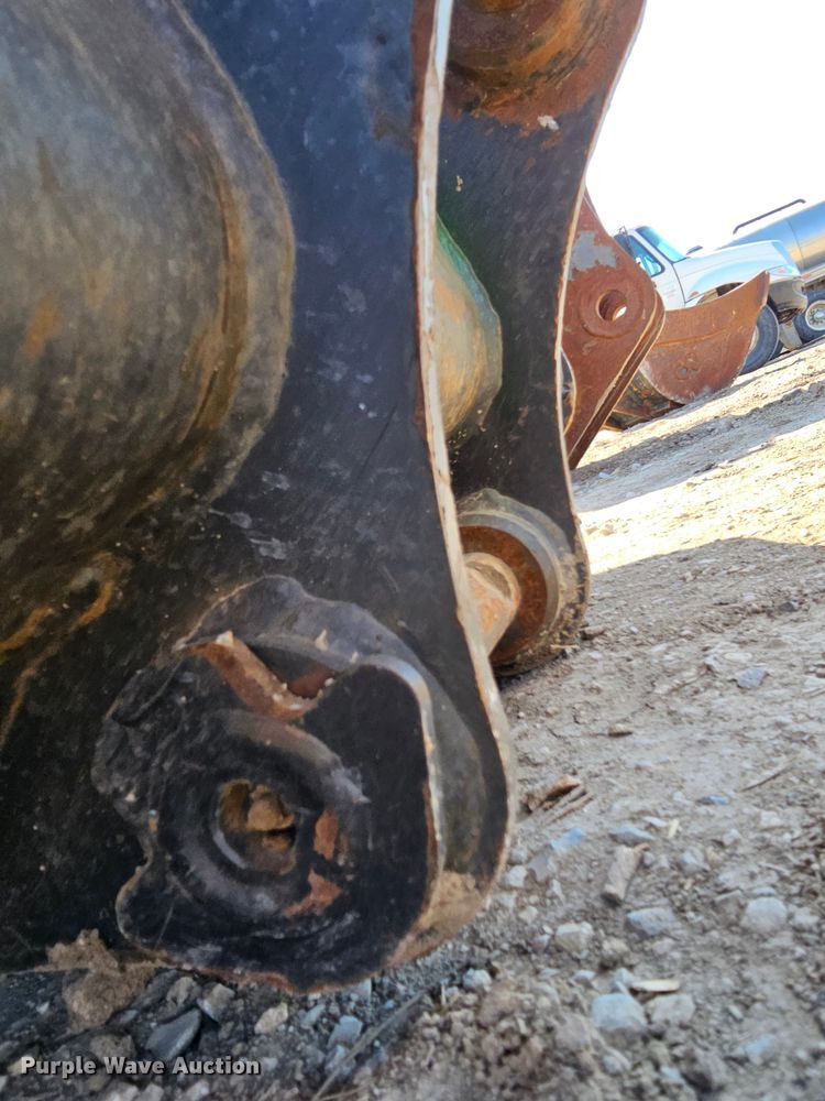 image for item MI9450 Caterpillar  35" W excavator bucket