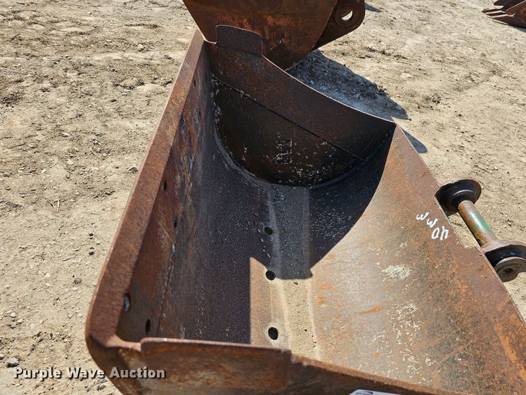 image for item MI9450 Caterpillar  35" W excavator bucket