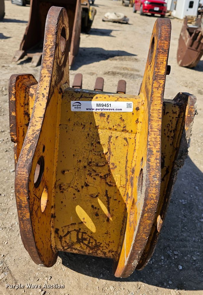 image for item MI9451 18" W backhoe bucket