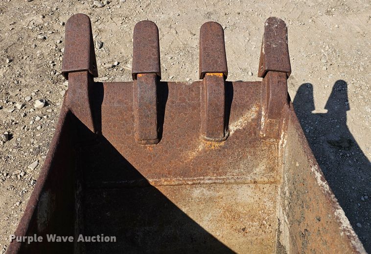 image for item MI9451 18" W backhoe bucket