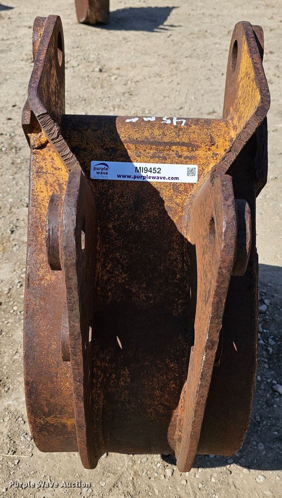 image for item MI9452 16" W backhoe bucket