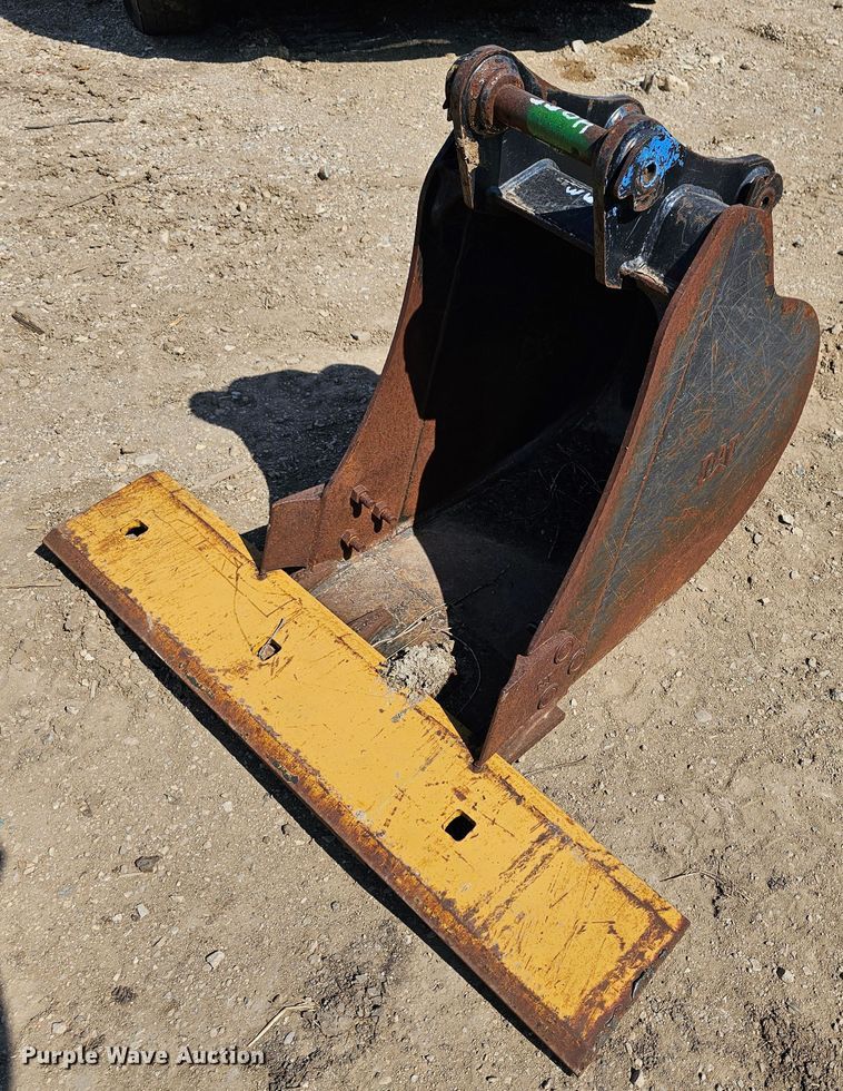 image for item MI9453 18" W backhoe bucket