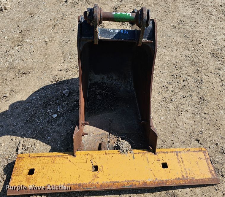 image for item MI9453 18" W backhoe bucket