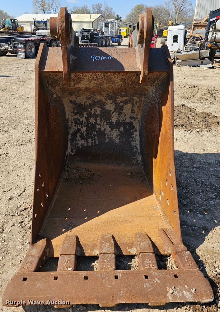 image for item MI9454 John Deere  40" W excavator bucket