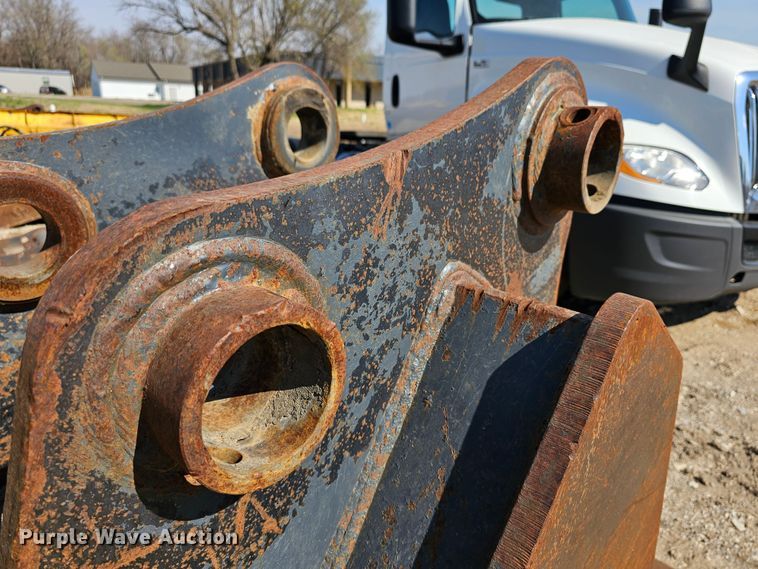 image for item MI9454 John Deere  40" W excavator bucket